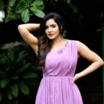 Ashu Reddy Instagram - Birthday month 💕 #feelingmyself #randomthoughts @nyrabynikhilareddy #ashureddy @impriyankasahajananda @hairstylistravi @arvind_ayal