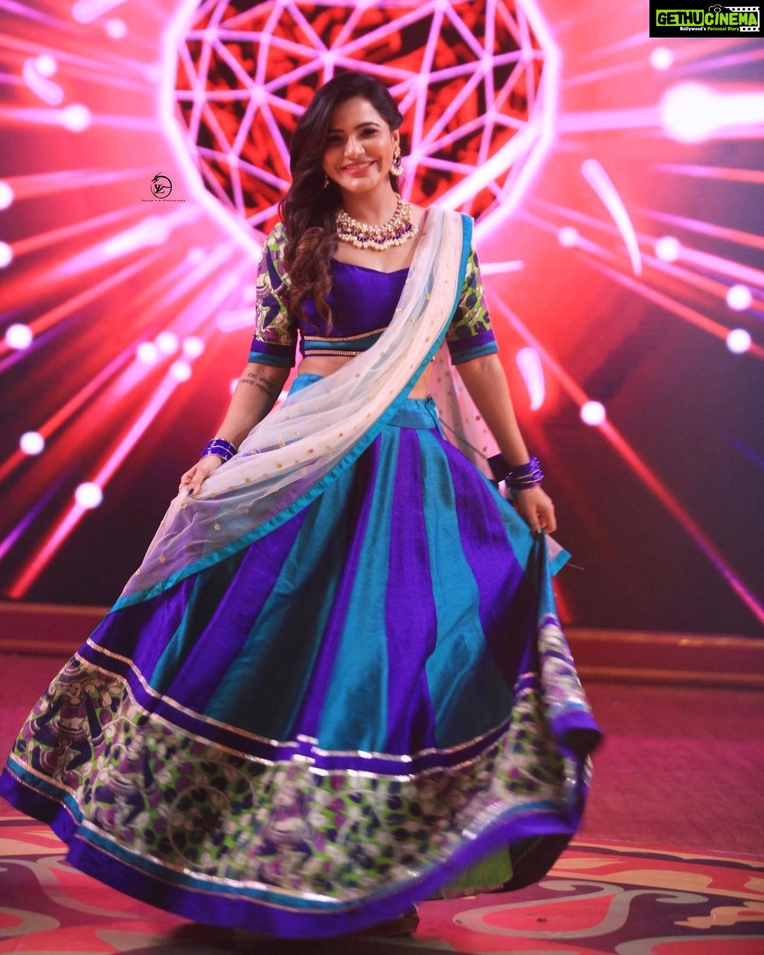 Ashu Reddy Instagram - Smile with your heart ❤️ #ashureddy @argalacouture9 @petalsbyswathi @naveen_photography_official @joshapp.telugu @officialjoshapp