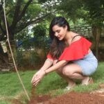 Ashu Reddy Instagram – I’ve accepted #HaraHaiTohBharaHai #GreenindiaChallenge 
from @iam.savithri Planted 3 saplings. Further I am nominating @iamvjsunny @jaswanth_jessie @hari_express deepsfor_you to plant 3 trees & continue the chain special thanks to @MPsantoshtrs garu for taking this initiative. #ashureddy #plantatreechallenge #greenindia ♥️