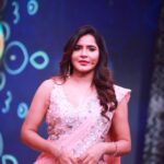 Ashu Reddy Instagram - Vinayaka Chaviti 🌹 episode coming soon, watch Happy Days only on ETV plus 6:30 PM. #ashureddy #anchorravi_offl @hairstylistravi @mithra.couture Make up by ME♥️