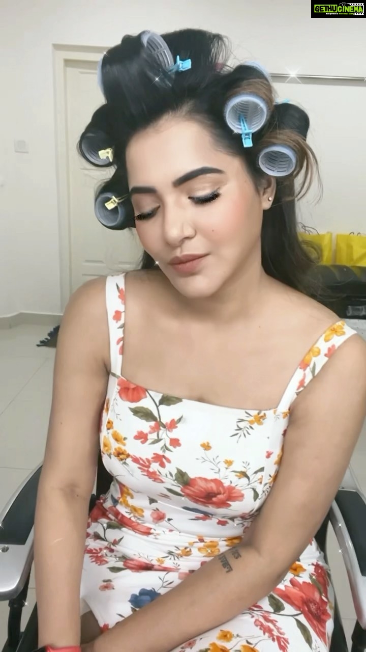 Ashu Reddy Instagram - Flaunting my hairstyle 😂♥️ #ashureddy @hairstylistravi 🤩 #happydaysshow