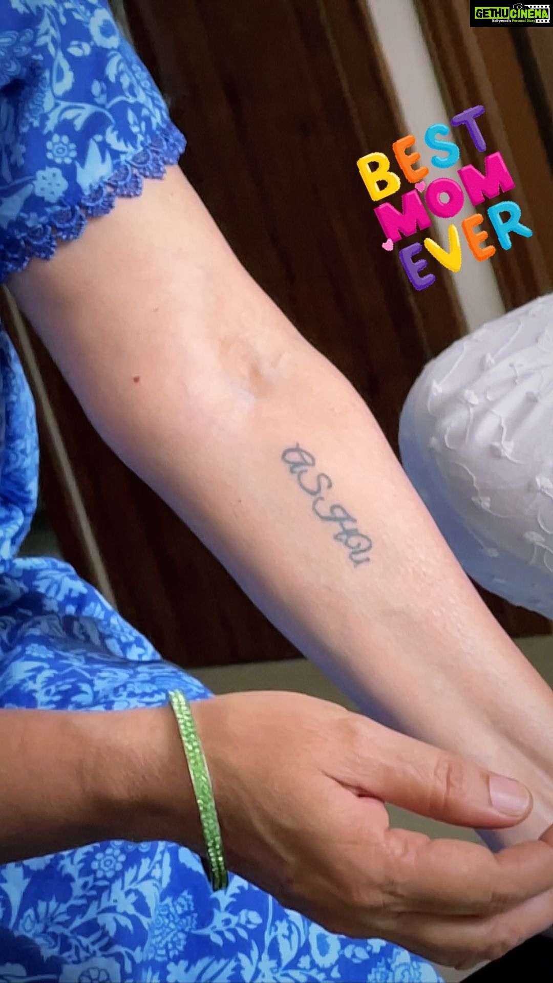 Ashu Reddy Instagram - Only person who has my name tattooed for real ❤️💋 Only person who can love unconditionally ❤️ #mother #ashureddy