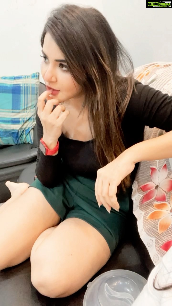 Ashu Reddy Instagram - Seriously didn't know what to do😂 #bored #reels #ashureddy