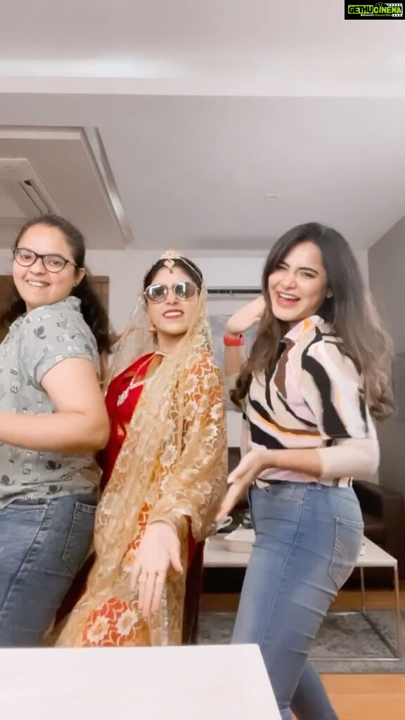 Ashu Reddy Instagram – Na votuuu neeke😂 ️ #ashureddy Saree by @pc ...