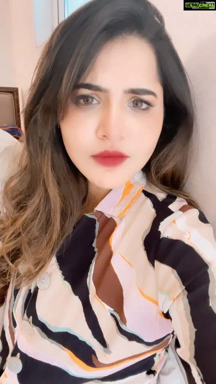 Ashu Reddy Instagram – Na votuuu neeke😂 ️ #ashureddy Saree by @pc ...