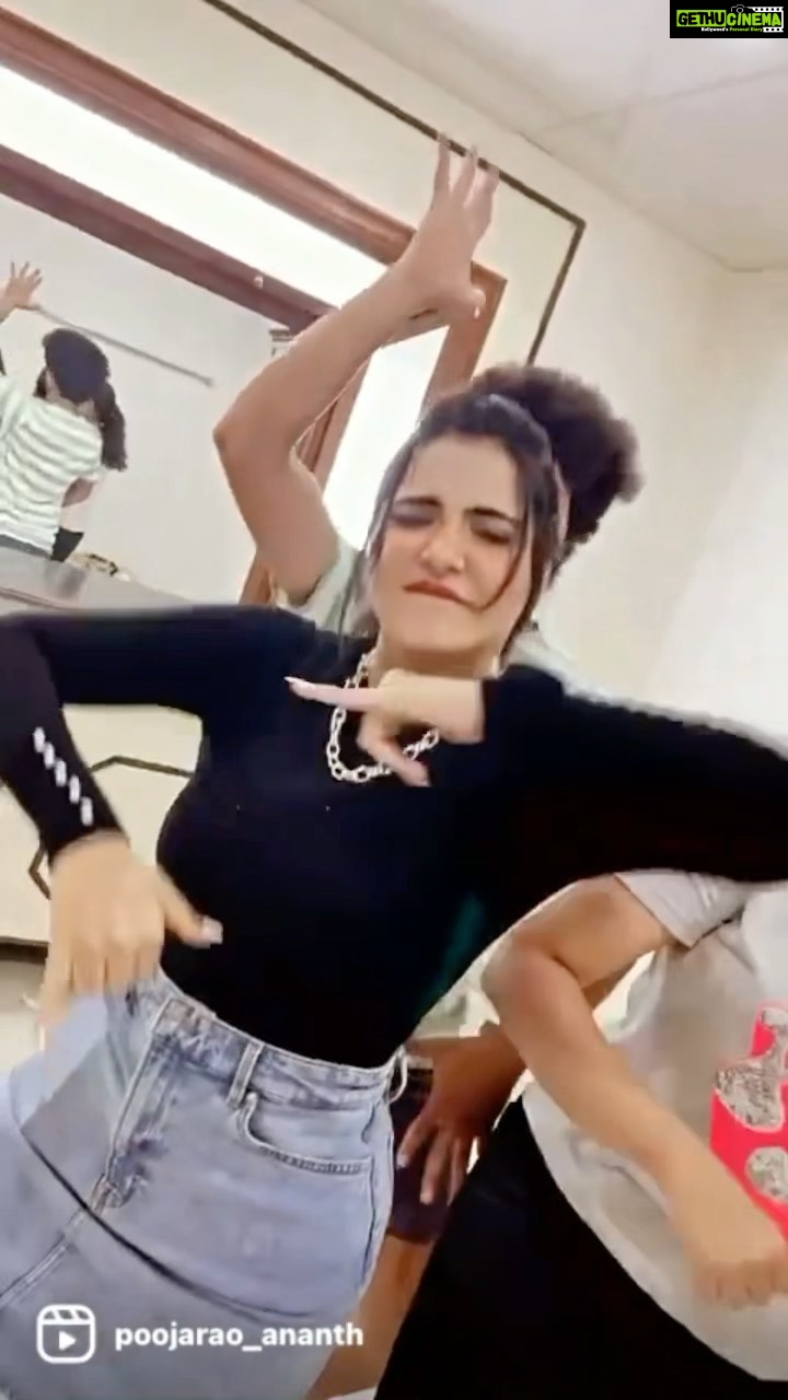 Ashu Reddy Instagram – RIP English 😂 May God blast you😂 ️ #ashureddy # ...