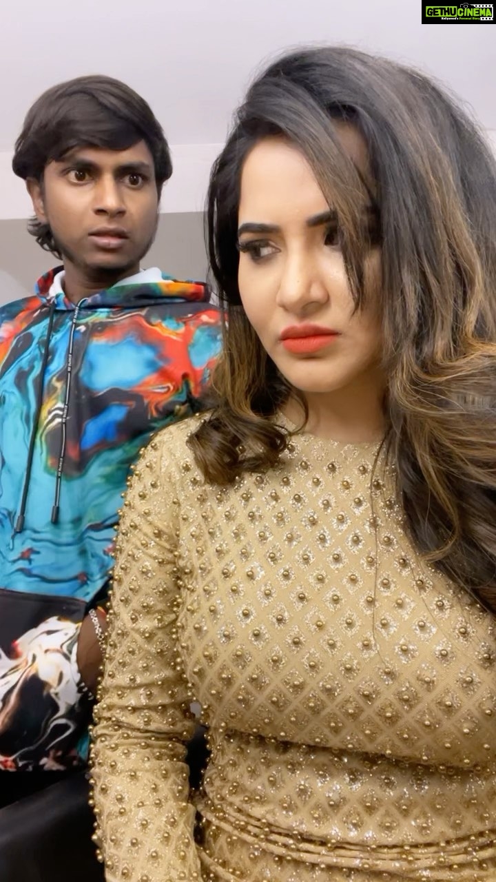 Ashu Reddy Instagram - My friends are not like that 😂 @gyaneshwar_putta #ashureddy