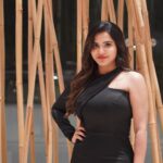 Ashu Reddy Instagram - I'm a millionaire already 😂♥️ Big THANK YOU to everyone ☺️ #1million #ashureddy #grateful #stillrememberwhenwefirstmet 🌹