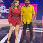 Ashu Reddy Instagram - The BIGG gang is coming to entertain you very soon on Start Music @starmaa with @kanakalasuma @sipligunjrahul @kaushalmanda @kireetid @deeptinallamothu @maheshvitta #ashureddy #staytuned ❤️ OUTFIT BY @rakesh_earne @she_shore_designers 💝🎉