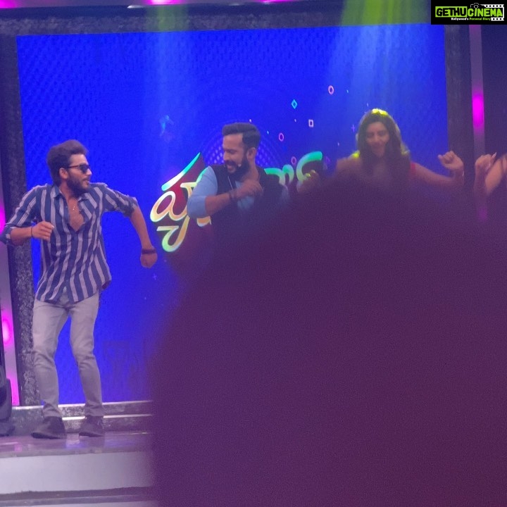 Ashu Reddy Instagram - Today's sneak peak of Happy Days show!! Don't miss the fun 6:30PM only on ETVplus @anchorravi_offl @varsha999_99 #ashureddy OUTFiT by @navya.marouthu #happydaysshow #etvplus