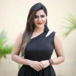 Ashu Reddy Instagram - Look into my eyes!!❤️ #ashureddy #bekindalways❤️
