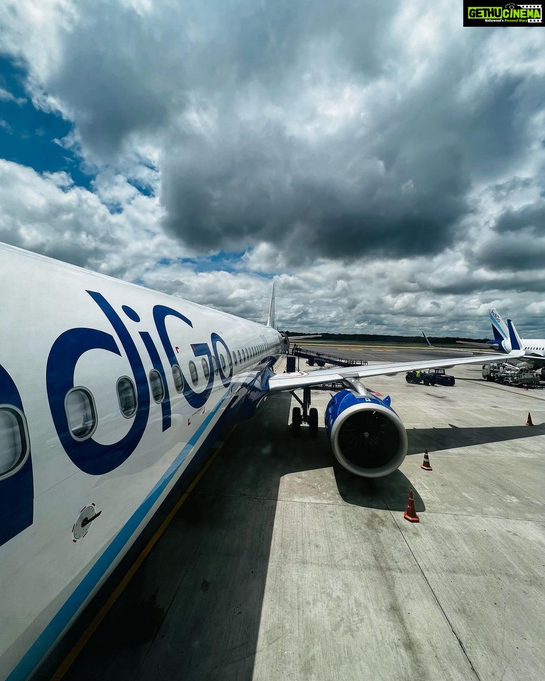 Ashu Reddy Instagram - Such a lovely and helpful staff, and crew members. Thank you @indigo.6e for an amazing experience!ππ«Άπ» #ashureddy #indigoairlines #flybetter #traveladdict
