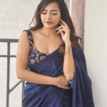Ashu Reddy Instagram - Vibing around 🍀 #ashureddy #randomfeels #sareestyle 🎊