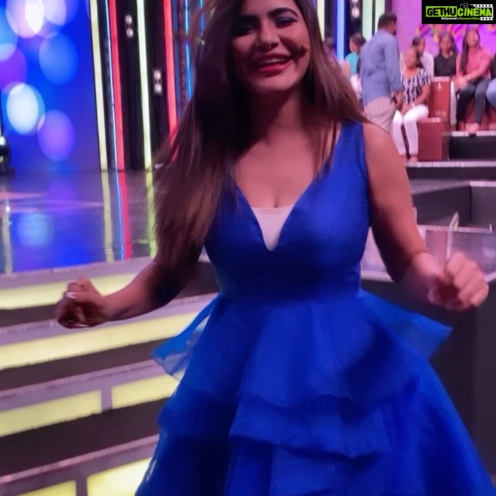 Ashu Reddy Instagram - Today's sneak peak of Happy Days show!! Don't miss the fun 6:30PM only on ETVplus @anchorravi_offl @varsha999_99 #ashureddy OUTFiT by @navya.marouthu #happydaysshow #etvplus