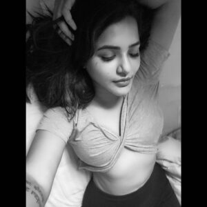 Ashu Reddy Instagram - Sexy isn't a shape or move, it's an attitude thing! ❤️ #ashureddy #lockdownlearning #bepositive✌