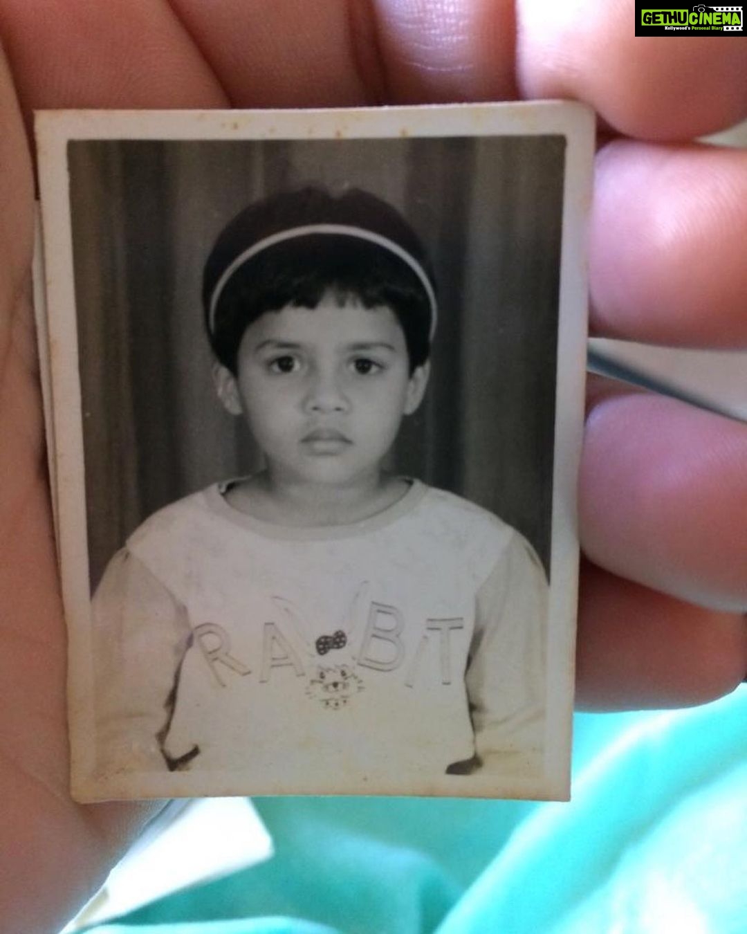 Ashu Reddy Instagram - Nenu, chinnappudu !! ❤️ #ashureddy #childhoodmemories @divvik