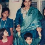 Ashu Reddy Instagram - Nenu, chinnappudu !! ❤️ #ashureddy #childhoodmemories @divvik