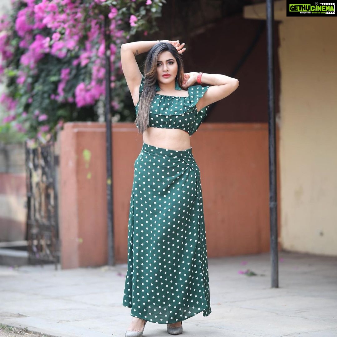 Ashu Reddy Instagram - Jaw drop 💕 #ashureddy ❤️ @hairstylistravi @saikiran5331 🌹 @busyshutterbugs