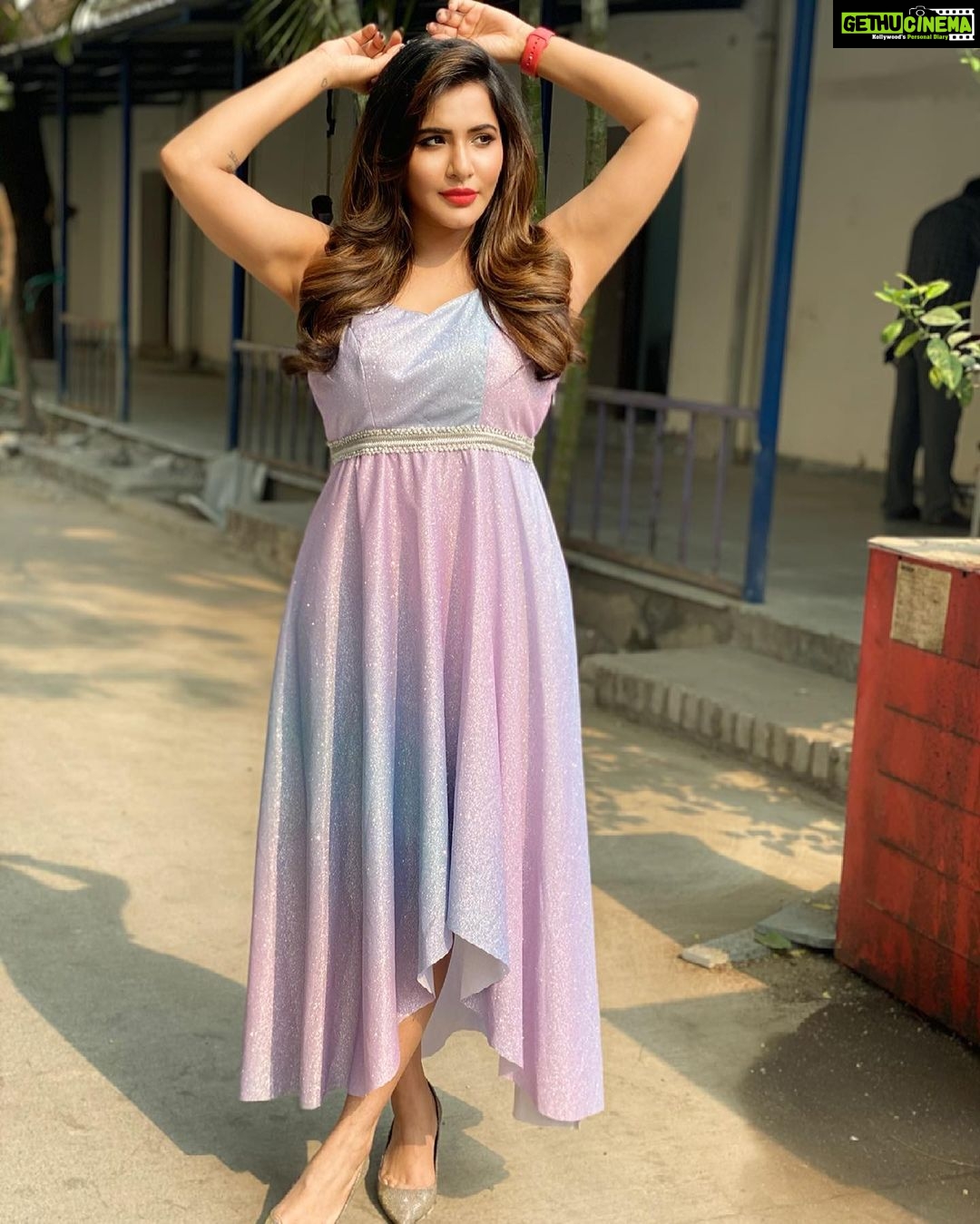Ashu Reddy Instagram - Confidence matters! 💃🏻❤️ #ashureddy @churpstrend @hairstylistravi #Happydays #etvplus #march29th