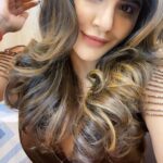 Ashu Reddy Instagram – Just a GOOOOD hair day!! 💃🏻 #ashureddy @hairstylistravi MUA @makeupbykeerthii ❤️
