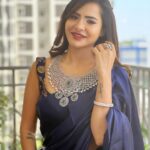 Ashu Reddy Instagram - Happy Vinayaka Chaviti ♥️ May your gold be doubled and diamonds be tripled, and love be infinite 🫶🏻🫠 #ashureddy #vinayakachavithi #girlstyle #traditionalwear 😎