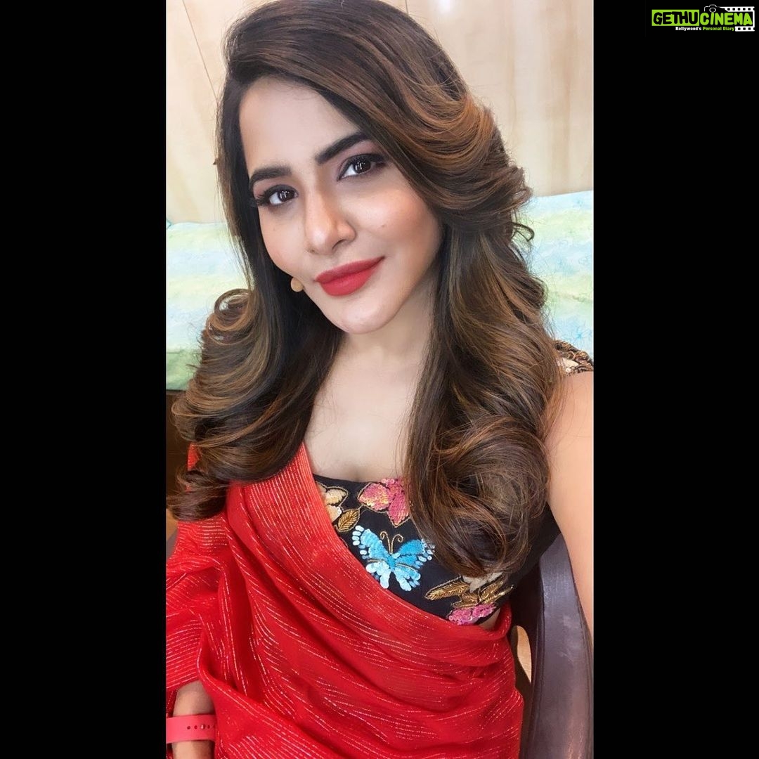 Ashu Reddy Instagram - I will stop looking at you only when I stop breathing ❤️ #ashureddy