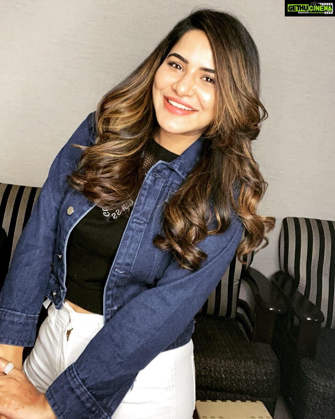 Ashu Reddy Instagram - My happy face 🤔💃🏻💰 #ashureddy