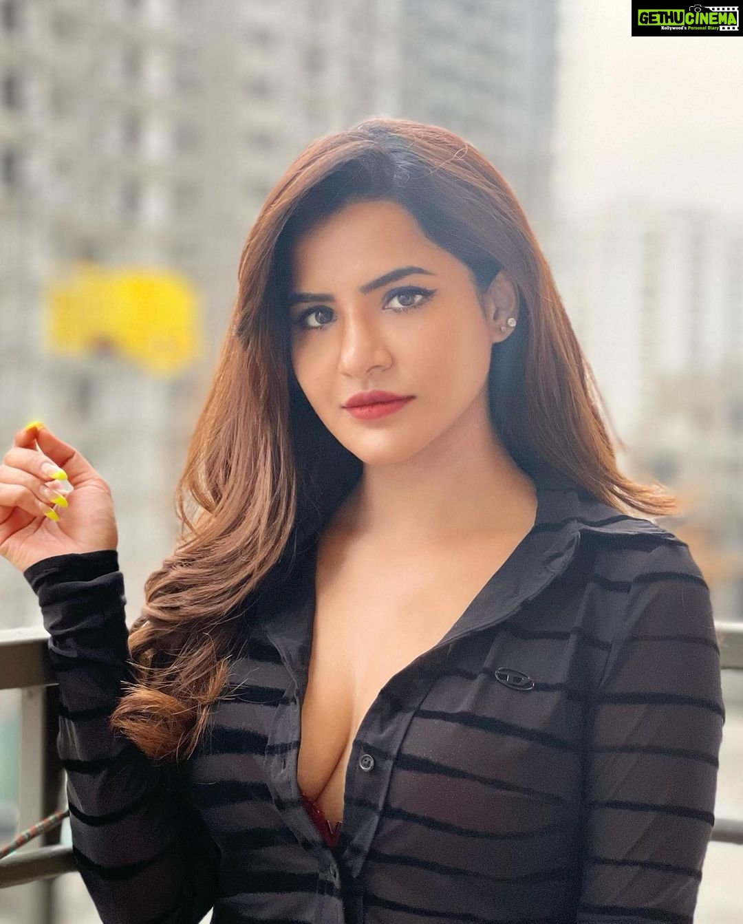 Ashu Reddy Instagram - Victoria has kept no secrets! π #ashureddy #vibes #thuglife π«Άπ»π