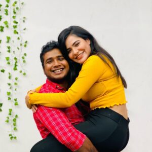 Ashu Reddy Instagram - BIGGGG ANNOUNCEMENT TOMORROW...!!🤚🏻❤️🌹 Please be at filmnagar petrol bunk by evening 5PM for the reveal..!! This one is special @sipligunjrahul #ookokaka #jhps #ashureddy