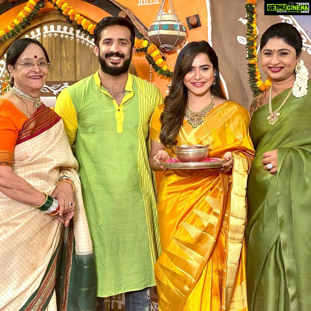 Ashu Reddy Instagram - "Happy days" coming soon ❤️ #ashureddy @etvplusindia @gnapikaentertainments @anchorravi_offl @hairstylistravi @saikrishna_fashion_jewellery #ugadirelease ❤️