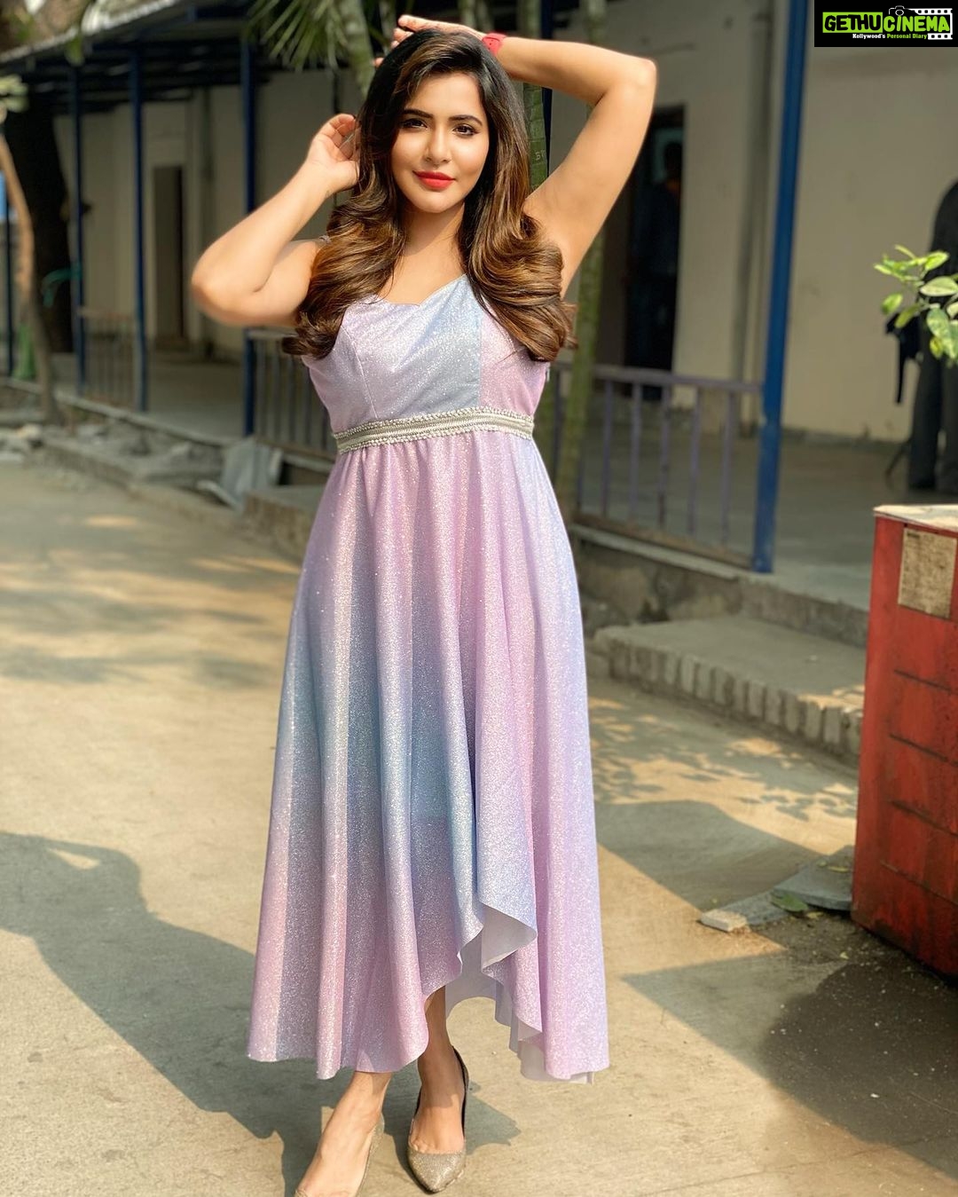Ashu Reddy Instagram - Confidence matters! 💃🏻❤️ #ashureddy @churpstrend @hairstylistravi #Happydays #etvplus #march29th