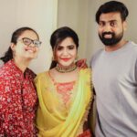 Ashu Reddy Instagram - Best team ever and best friends ever 🌹❤️ #starmaa @poojarao_ananth @bhargavchowdarys @errollasantosh 🙋💃🏻