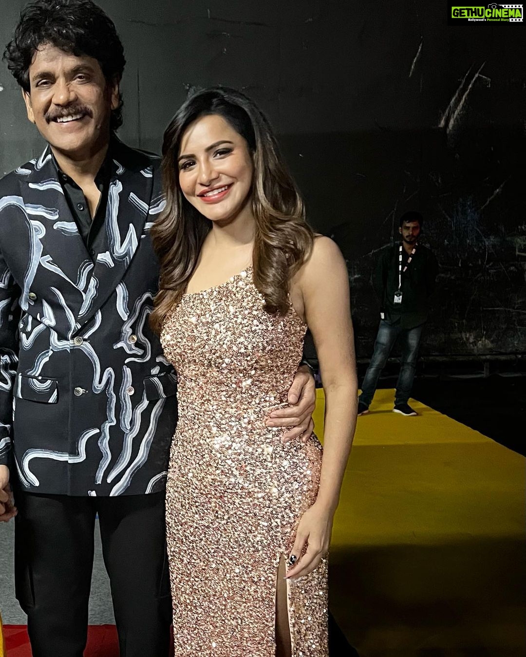 Ashu Reddy Instagram - Hello Manmadhudu♥️ May you celebrate more birthdays and get more kisses ♥️ Happy Birthday Nag Sir 🫠😻 #ashureddy #nagsir #happybirthdaynagarjuna #memories 🎊 Thank you #BIGGBOSS♥️