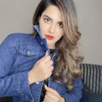 Ashu Reddy Instagram – You glow different only when YOU are different 💜  Denim jacket by @fashionwithfusion 💃🏻🌹 #ashureddy