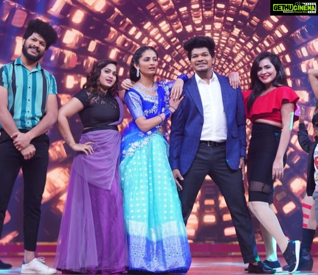 Ashu Reddy Instagram - "Comedy stars" Tomorrow Sunday at 1:30 PM only on @starmaa with @sekharmaster @sridevi_vijaykumar @imashwinbabu @varshini_sounderajan and others #comedystars #ashureddy