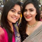 Ashu Reddy Instagram - • Swipe left• Never loved sarees and people so much until I met them!!❤️🌹❤️ @she_shore_designers #mygang #biggboss3telugu #ashureddy