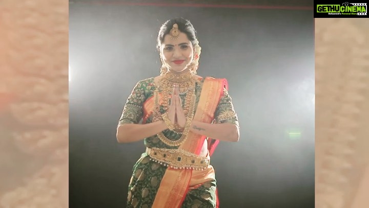 Ashu Reddy Instagram - Andariki Dussera Subhakanshalu 🌹❤️ #wisheveryonethebest @amarsonsjewellery @emraanartistry @mr.pakanati #ashureddy