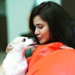 Ashu Reddy Instagram - Unconditional and endless love..! 🌹❤️ #Rajugadu 🐶 😊
