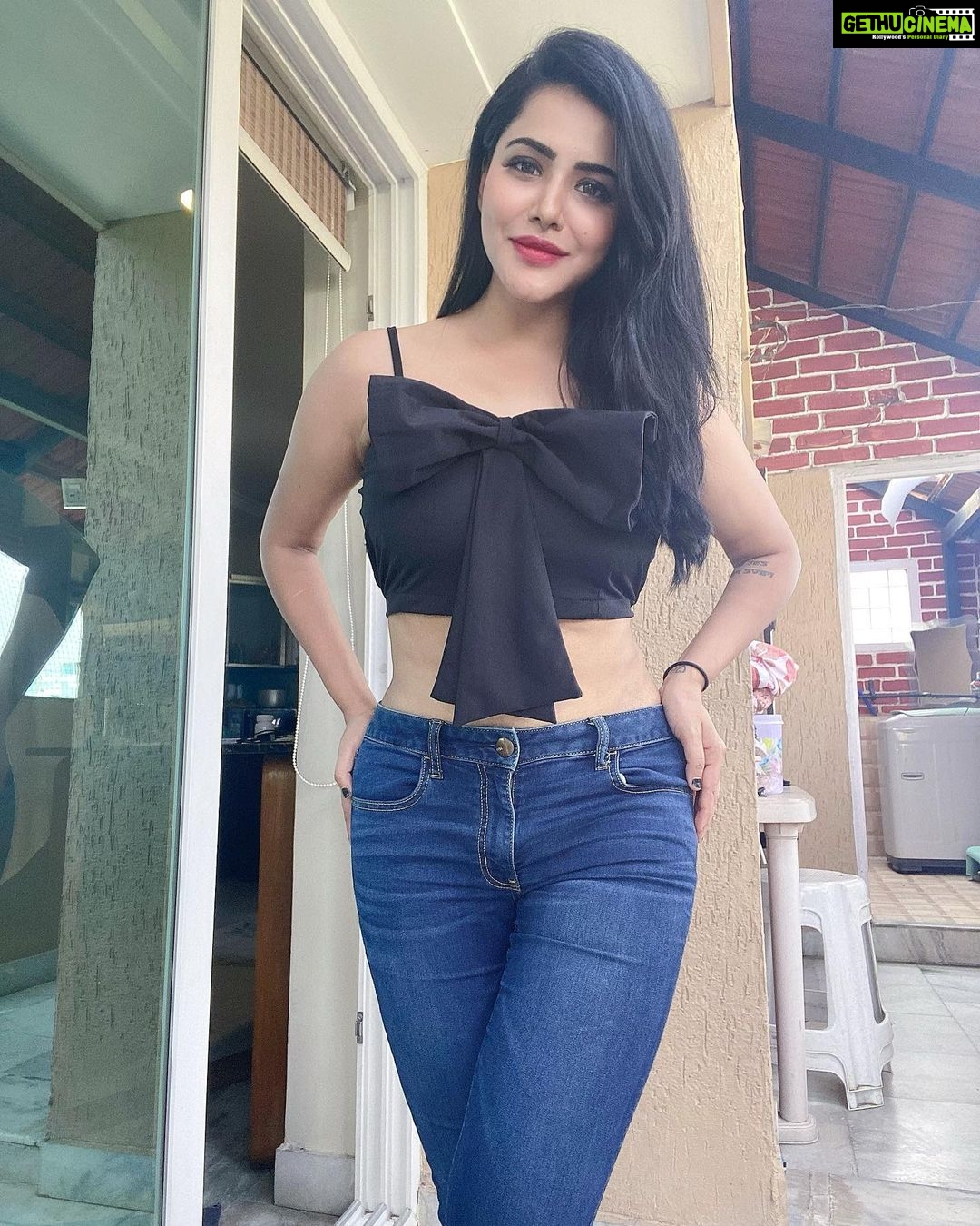 Ashu Reddy Instagram - 🌹🌹 Cute little top from @fashionwithfusion 🌹🌹 #collaboration #ashureddy ☀️