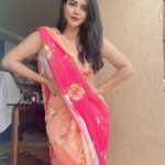 Ashu Reddy Instagram - Smile! It's free therapy!🌹 Cute floral saree by @sravs_clothing 🌹 #collaboration #ashureddy 🌹