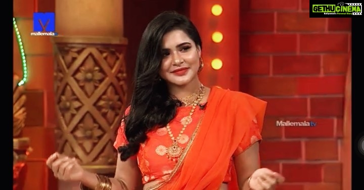 Ashu Reddy Instagram - Coming soon in October! New in Jabardasth @thagubothramesh @jabardasth_ajay #jabardasth #ashureddy