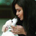 Ashu Reddy Instagram - Unconditional and endless love..! 🌹❤️ #Rajugadu 🐶 😊