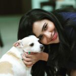 Ashu Reddy Instagram - Unconditional and endless love..! 🌹❤️ #Rajugadu 🐶 😊