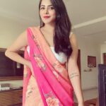 Ashu Reddy Instagram - Smile! It's free therapy!🌹 Cute floral saree by @sravs_clothing 🌹 #collaboration #ashureddy 🌹