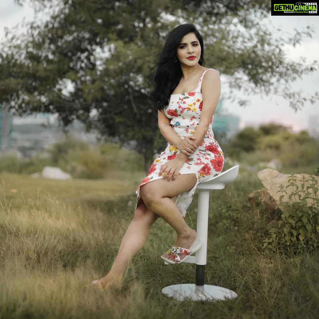 Ashu Reddy Instagram - Beauty lies in eye of the beholder #ashureddy 🐒🥰 Dress : @she_shore_ @rakesh_earne ❤️ MUA : @emraanartistry 🎊