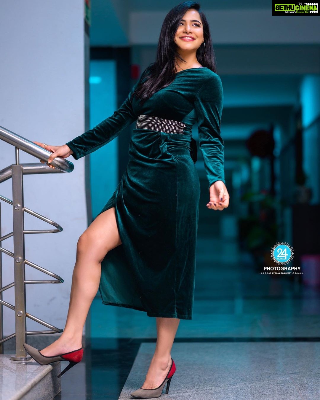 Ashu Reddy Instagram - Peeping through previous years, after entering new one yet again, my birthday ❤️ thank you for this beautiful dress @manviofficialcom MUA by @lush_makeovers PC @24framesphotography_official 🌹