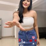 Ashu Reddy Instagram - Giving is more valuable than taking, let it be love or anything ❤️🌹 #ashureddy
