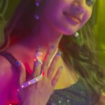 Ashu Reddy Instagram - We dare you to watch till the end 🤭♥️ #ashureddy @ariyanaglory #ooantavamawa #ooantavaooooantava #reels #feels