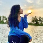 Ashu Reddy Instagram - Your better is going to be best from moment to moment 🌹 #godavari #befreebehappy ❤️ Godavari Gattu ;)