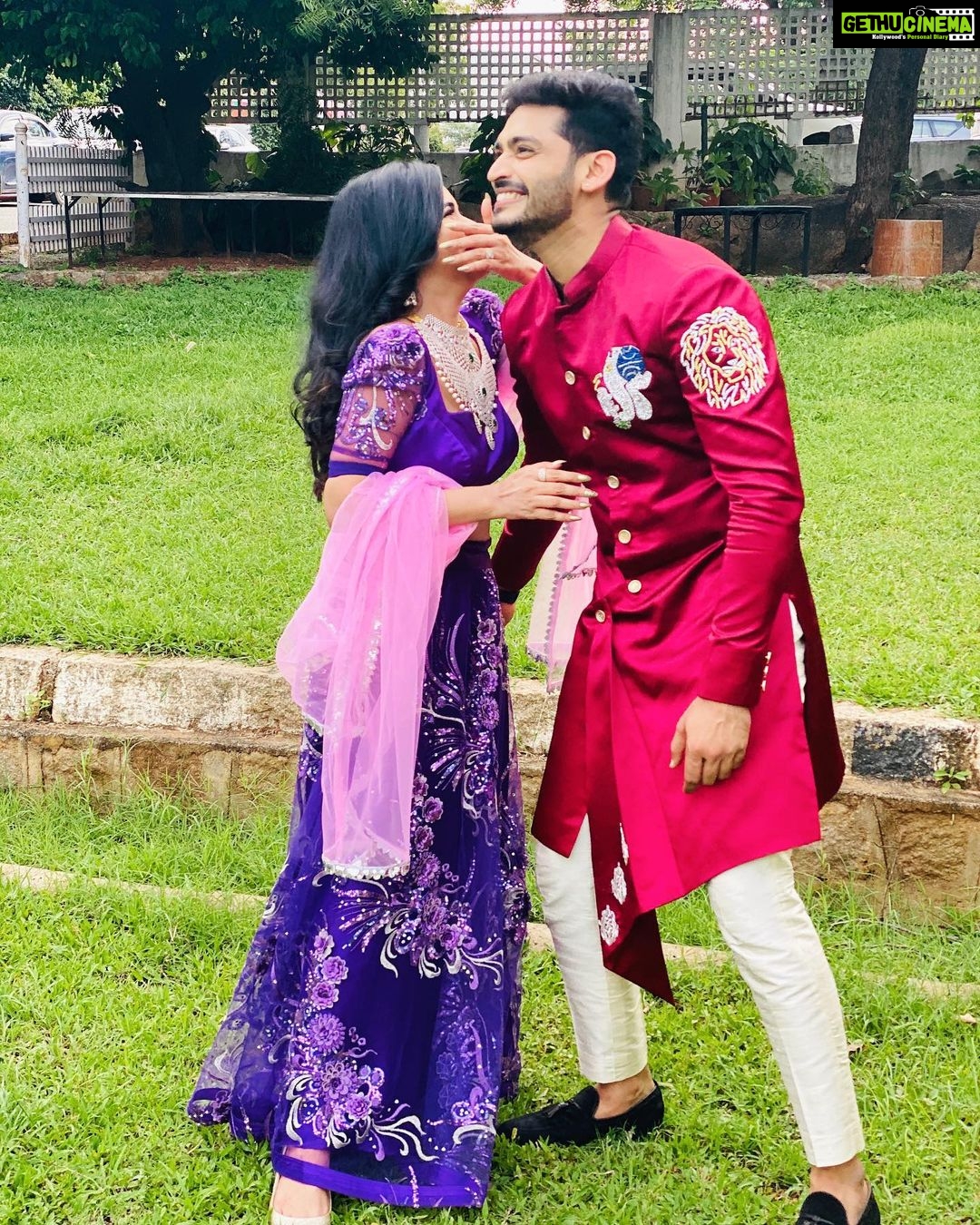 Ashu Reddy Instagram - Nothing, we are just promoting @she_shore_ wearing the outfits by @rakesh_earne 🤪 #friendsforever #jaithussss 😂 @ravikrishna_official 🌹 Annapurna Studios